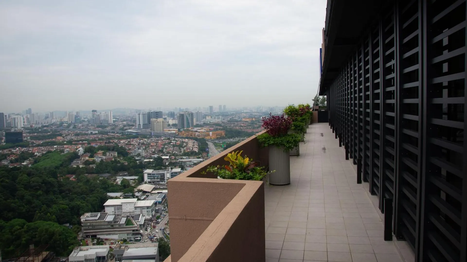 1 Mossaz With Skypool By Light House Apartment Petaling Jaya